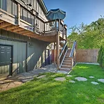 Modern Louisville Apartment With Furnished Deck