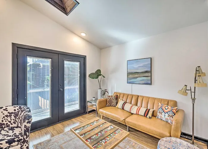 Modern Louisville Apartment With Furnished Deck