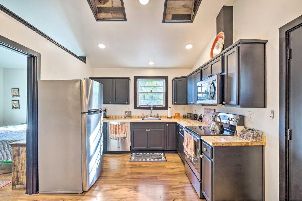 Modern With Furnished Deck Apartment