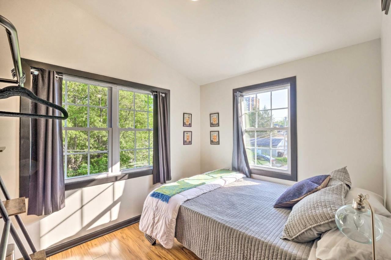 Modern With Furnished Deck Apartment Louisville