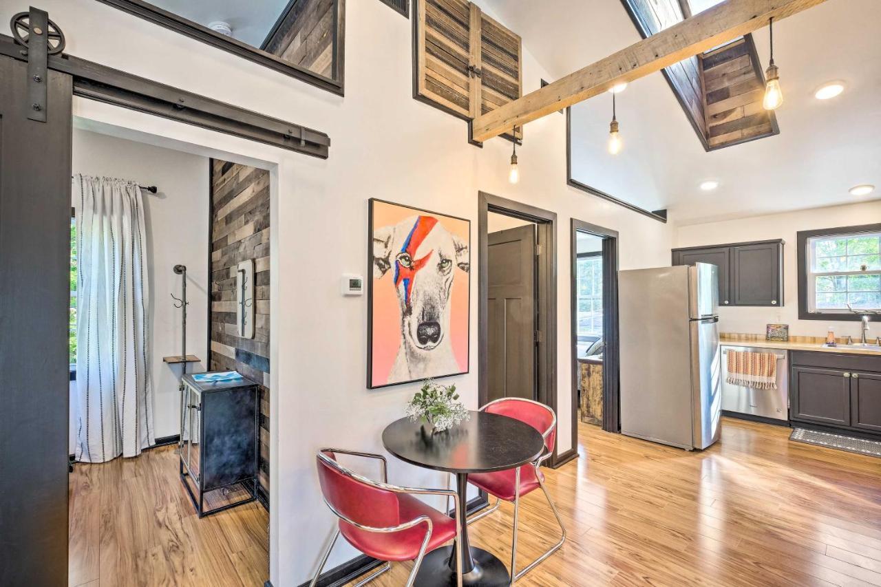 Modern With Furnished Deck Louisville