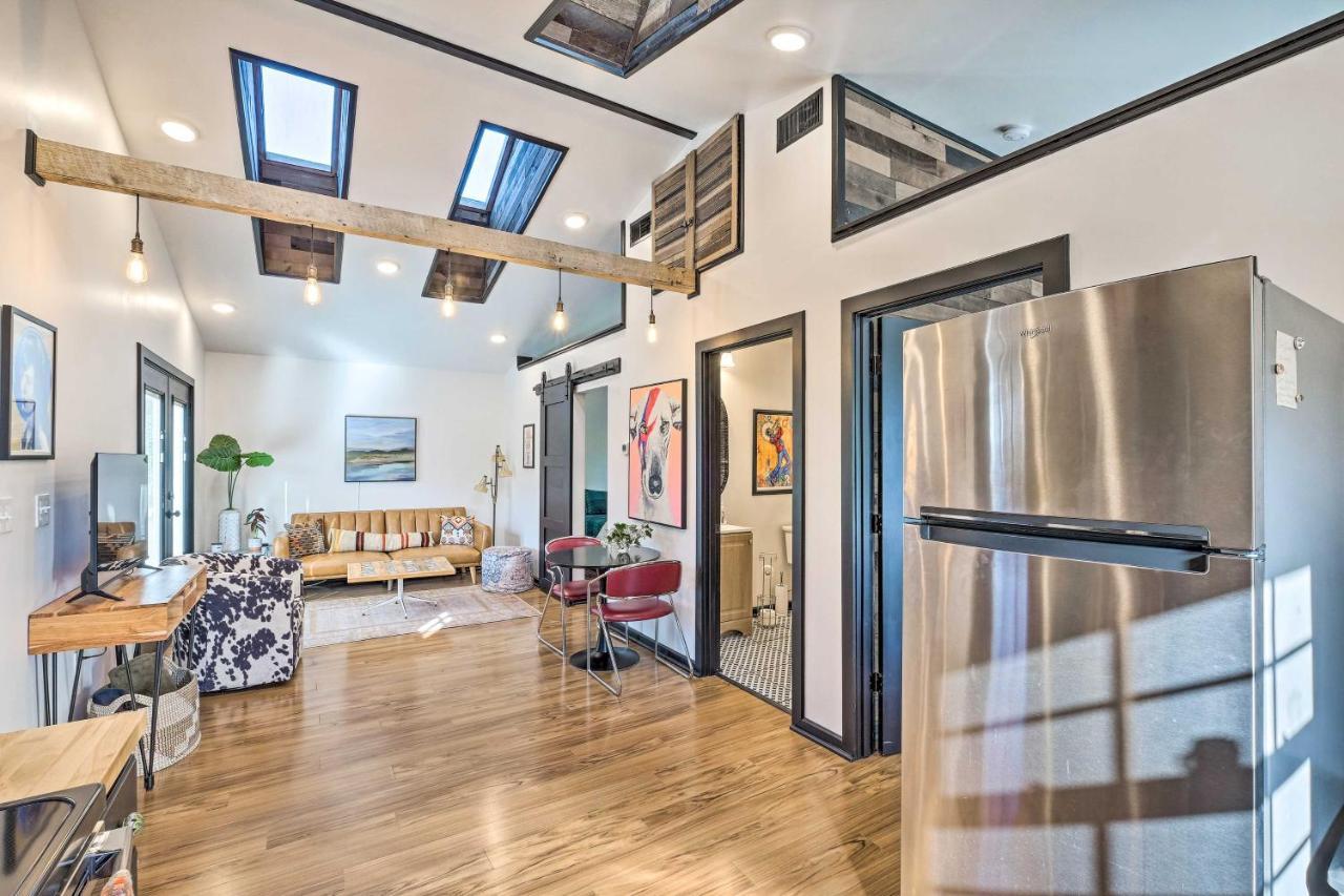 Modern With Furnished Deck Apartment Louisville