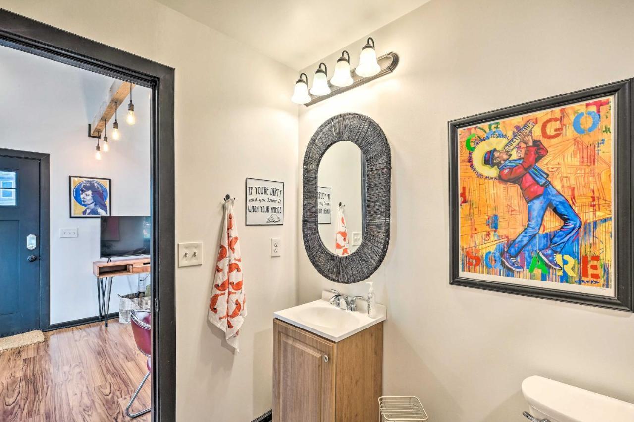 Modern With Furnished Deck Apartment Louisville