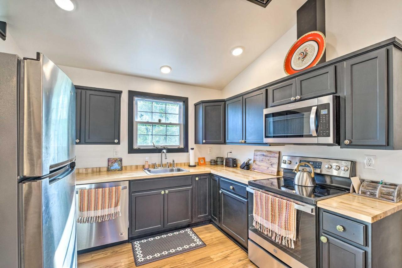 Modern With Furnished Deck Apartment Louisville