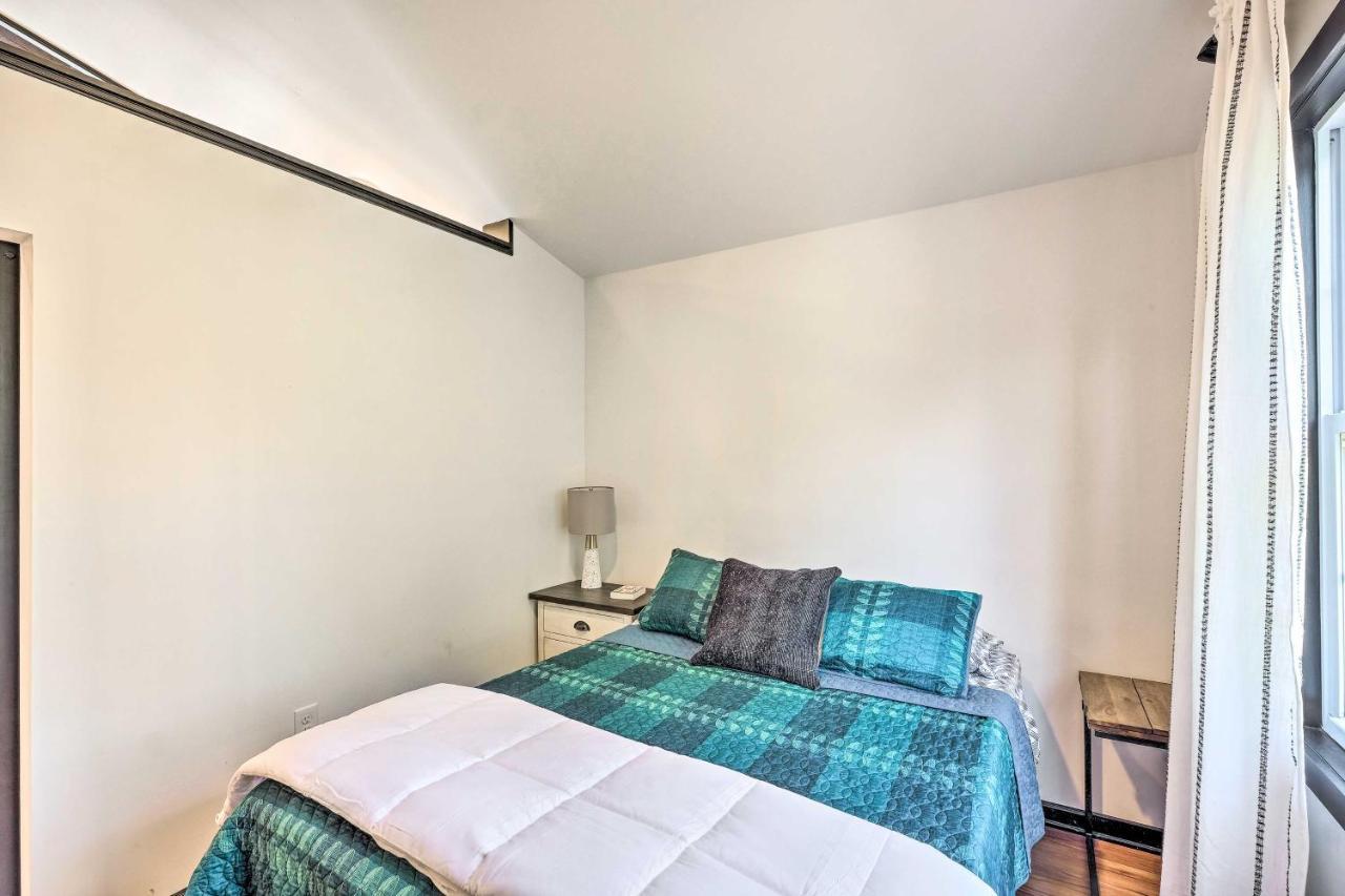 Modern With Furnished Deck Apartment *